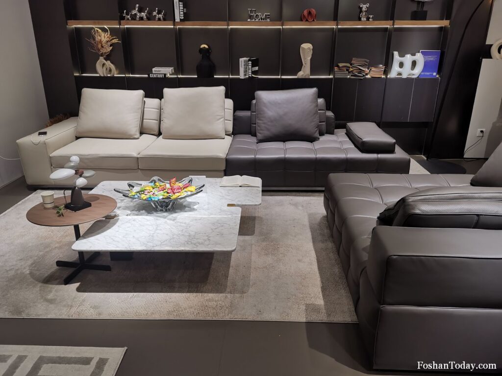 A leather sofa supplier in Foshan Dongheng Furniture Market