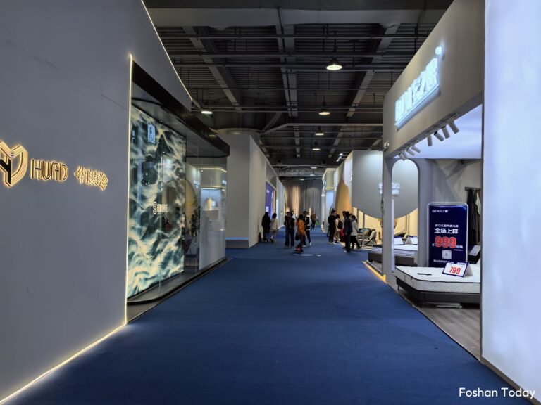 passage of the Dongguan Famous Furniture Fair