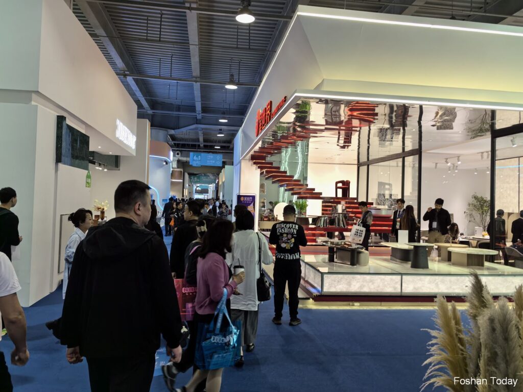 dongguan-furniture-fair-2024-hallway-01