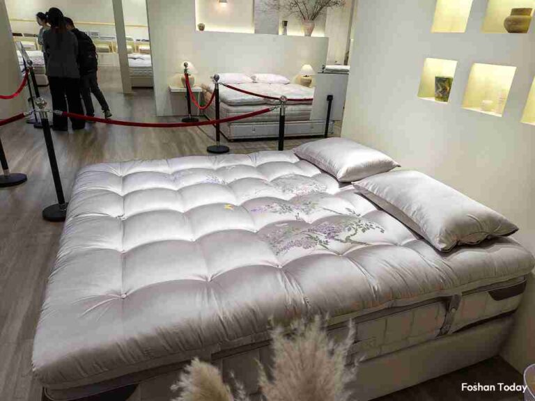 ciff-2026-bedroom-upholstered-bed-soft-design-03