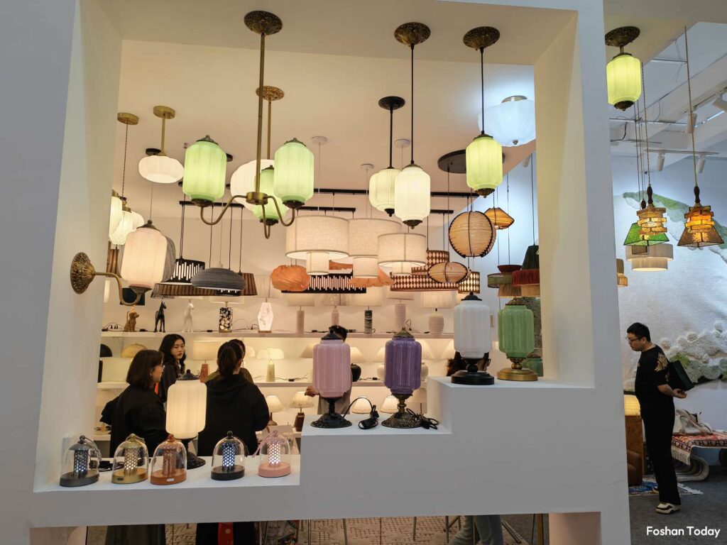 colorful-pendant-lamps-lighting-display