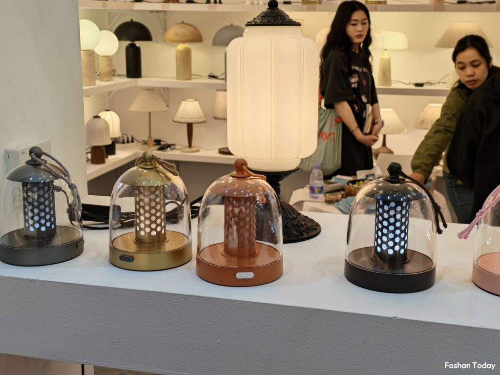 decorative-glass-table-lamps-display