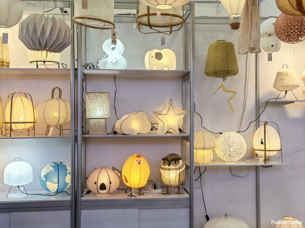 decorative-paper-lamps-and-soft-lighting