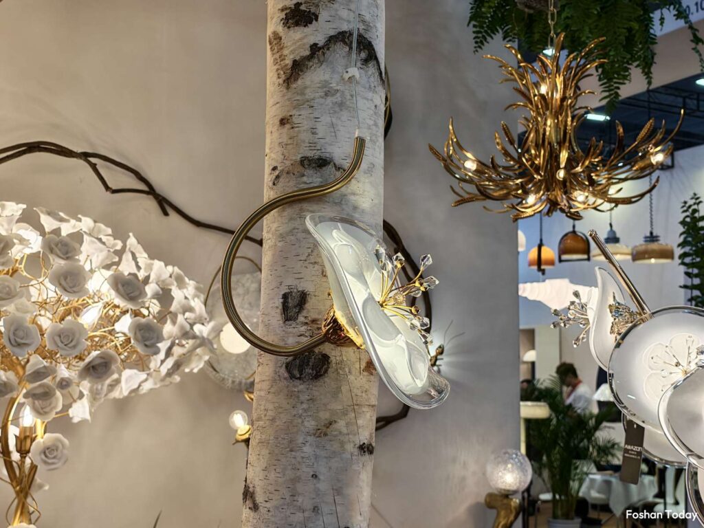 floral-glass-lighting-detail