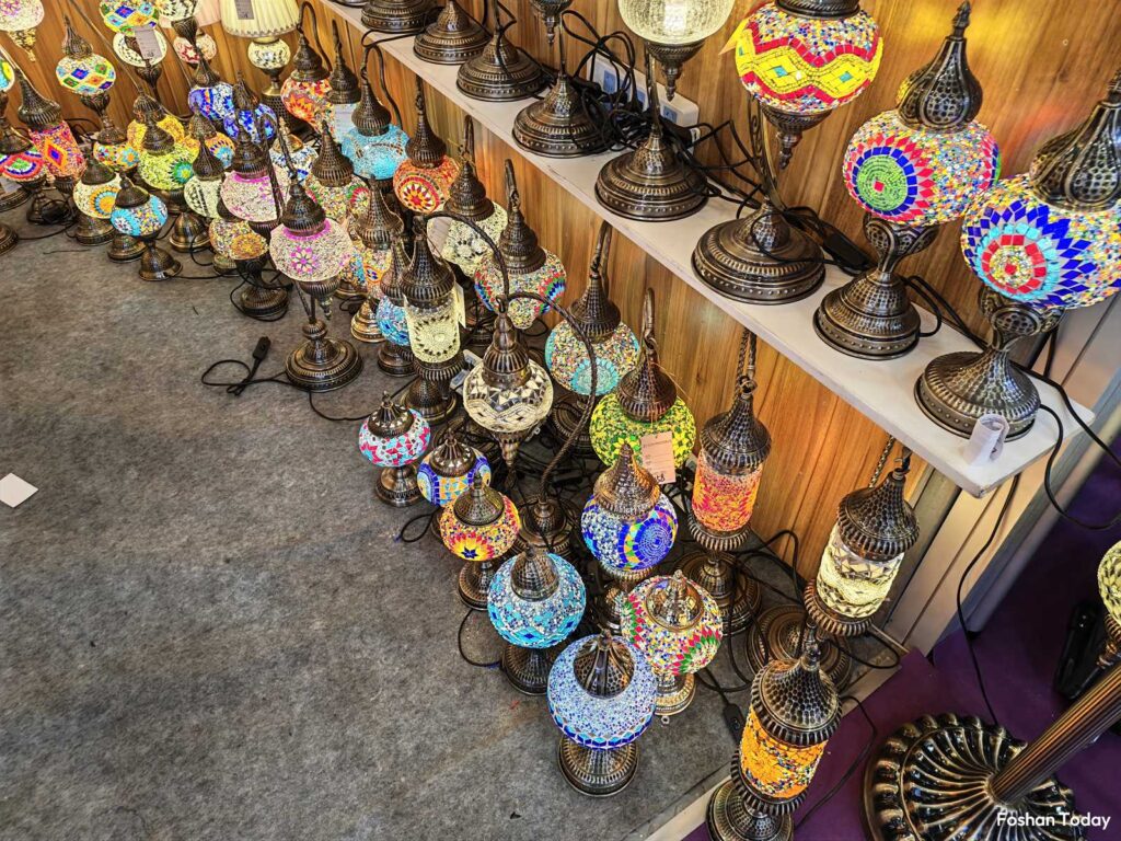 glowing-mosaic-lighting-wall-display