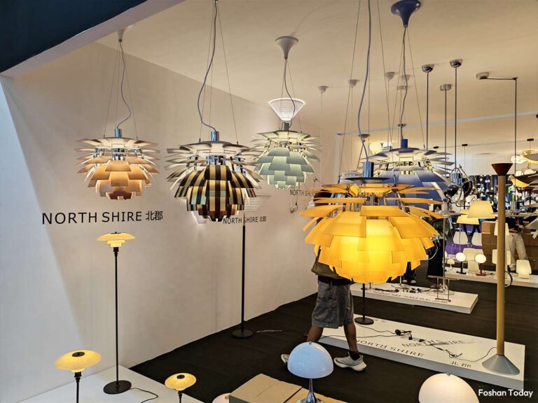 layered-pendant-light-display
