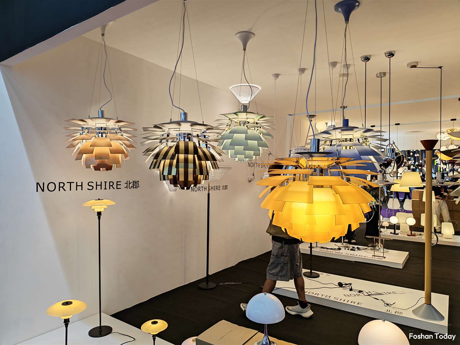 layered-pendant-light-display