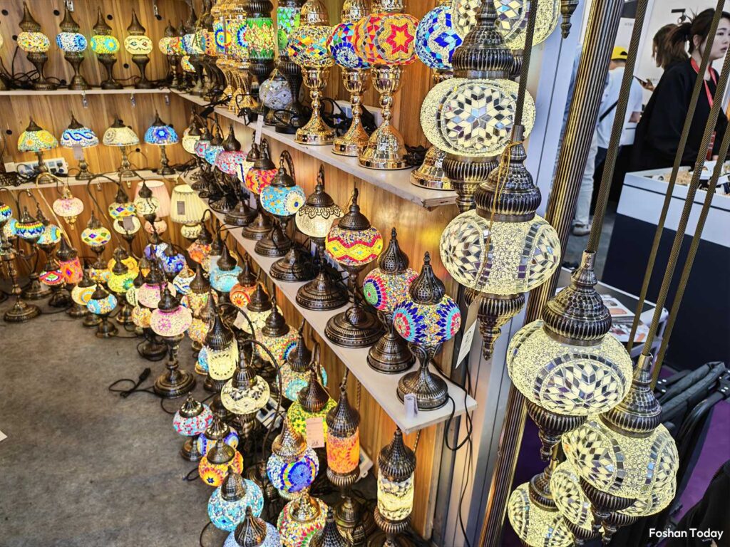 mosaic-glass-table-lamps-display