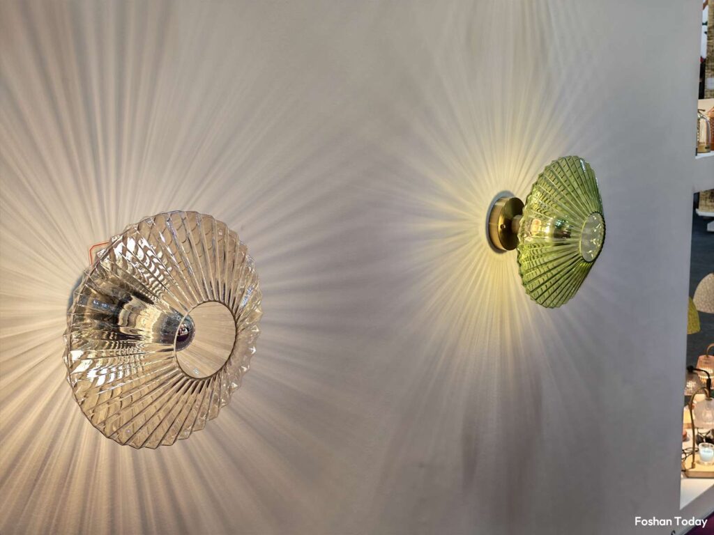 patterned-wall-lighting-detail