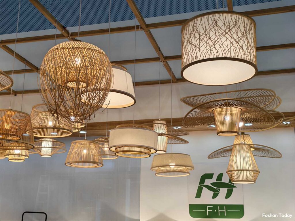 warm-bamboo-pendant-lamps